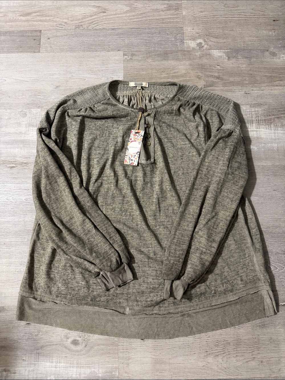 NWT Women’s Gimmicks long sleeve